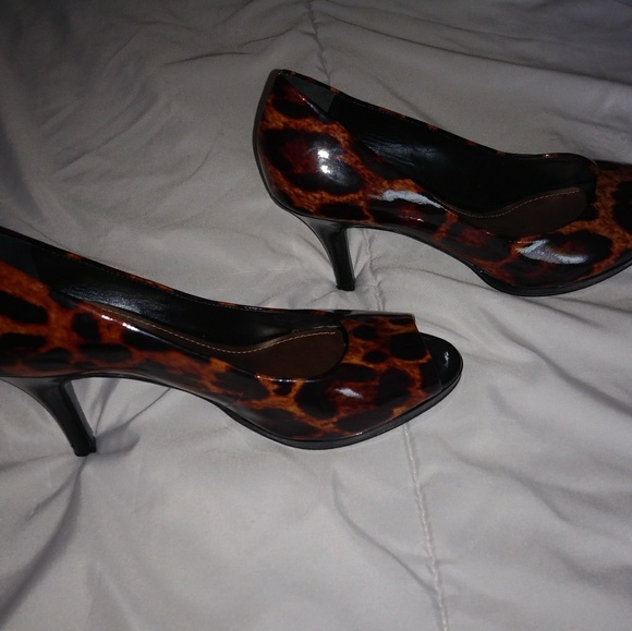 Lady's heels - Picture 3 of 5